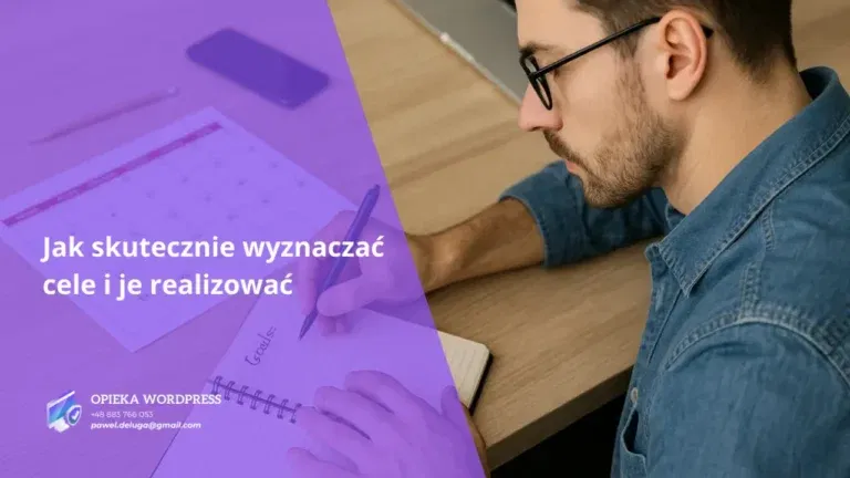 Osoba planująca cele i zadania w kalendarzu przy biurku